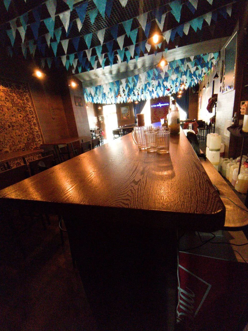 Сеть баров "Место Собрания"