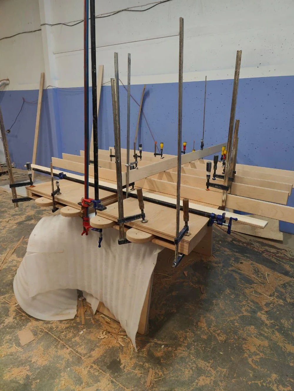 Стол для переговоров